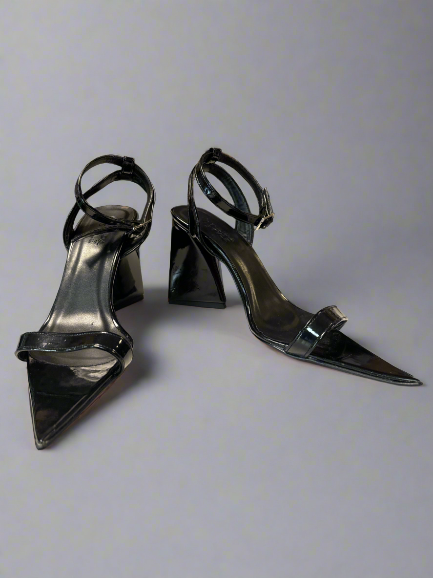 Pyramid palace High heels