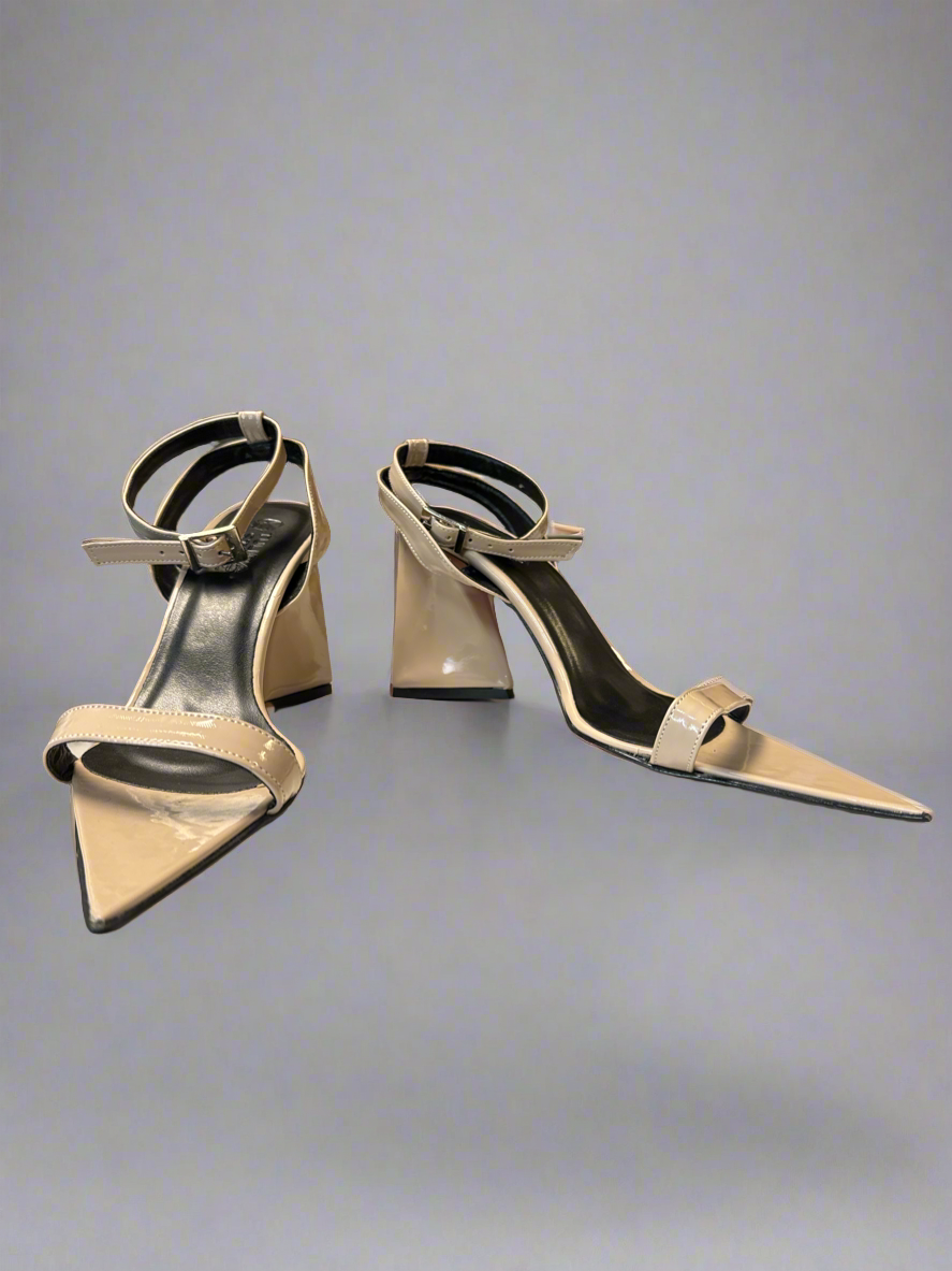 Pyramid palace High heels